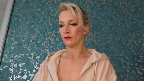 serenexx  your MILF online show from November 2025 08:48:02 AM