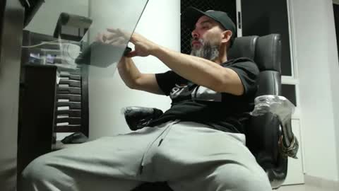 hetero serio discreto online show from April 2026 12:13:02 AM