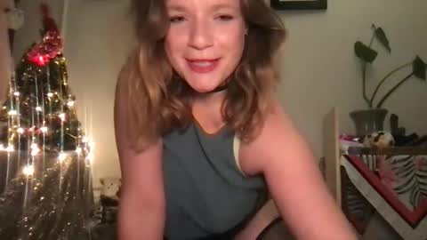 seturselfonfyre online show from December 2025 06:23:01 AM