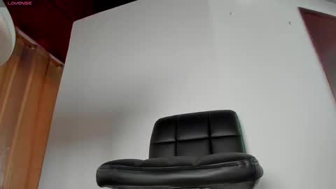 brithany  online show from November 2025 04:39:02 PM