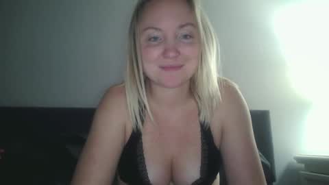 Snapshot of sexiirose22 chatting on February 2025 01:58:01 AM Rose online show from February 2025 01:58:01 AM