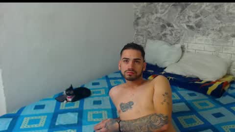 Snapshot of sexincompany chatting on January 2025 06:00:01 AM monserat y thony online show from January 2025 06:00:01 AM