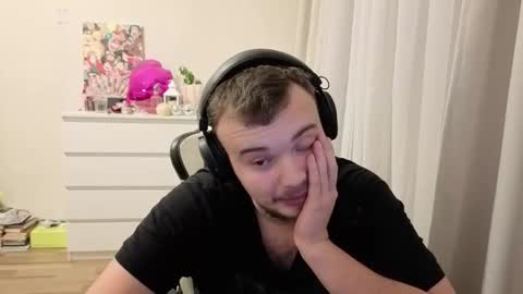 My name is Mia whats yours online show from December 2025 01:49:01 PM