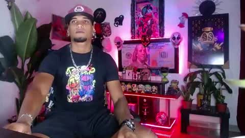 Snapshot of sexo_aharon chatting on June 2026 04:47:01 AM Aharon ravelo online show from June 2026 04:47:01 AM