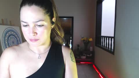 Snapshot of sexwwoman chatting on March 2025 10:32:02 PM CHIARA online show from March 2025 10:32:02 PM