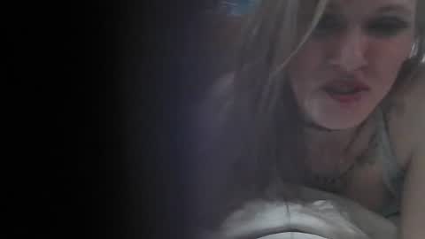 Snapshot of sexxileeah42o chatting on April 2026 07:13:01 AM Leeah CloudZzz online show from April 2026 07:13:01 AM