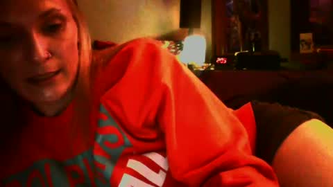 Snapshot of sexxileeah42o chatting on June 2026 07:06:02 AM Leeah CloudZzz online show from June 2026 07:06:02 AM