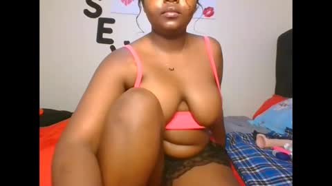 Snapshot of sexxy_bhaddie chatting on March 2025 01:42:02 AM kisses online show from March 2025 01:42:02 AM