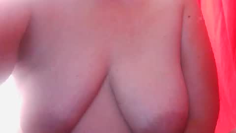Snapshot of sexxyicee69 chatting on May 2026 06:07:02 AM misslovely j online show from May 2026 06:07:02 AM