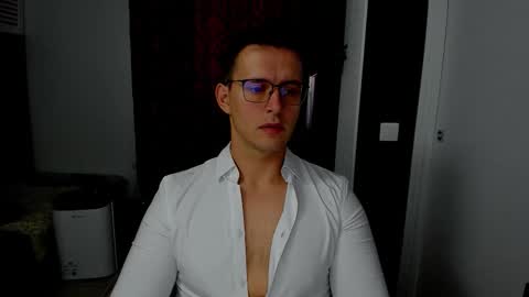 Sexxymuscles4U online show from November 2025 09:39:01 AM