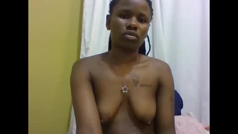 Snapshot of sexy_bree25 chatting on May 2026 04:35:02 PM bree online show from May 2026 04:35:02 PM