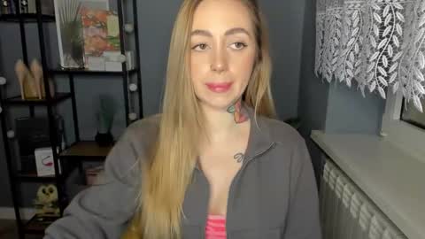 Snapshot of sexy_coralie chatting on December 2024 11:39:01 AM C o r a l i e online show from December 2024 11:39:01 AM