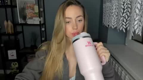 Snapshot of sexy_coralie chatting on January 2025 08:52:02 PM C o r a l i e online show from January 2025 08:52:02 PM