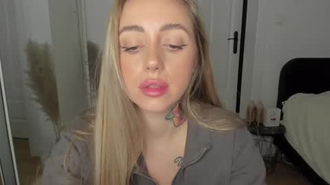 Snapshot of sexy_coralie chatting on February 2025 08:33:02 PM C o r a l i e online show from February 2025 08:33:02 PM