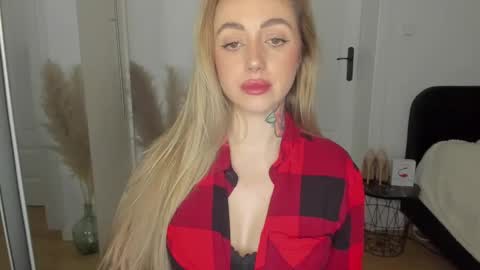 Snapshot of sexy_coralie chatting on February 2025 05:48:02 PM C o r a l i e online show from February 2025 05:48:02 PM