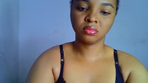 Clara online show from November 2025 07:45:01 PM