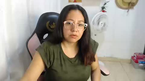 layla violeta gomez online show from October 2025 04:26:01 AM