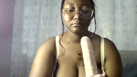 Snapshot of sexy_helle chatting on June 2026 02:05:01 PM sexy_helle online show from June 2026 02:05:01 PM