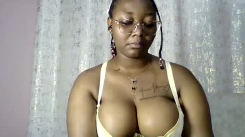 Snapshot of sexy_helle chatting on July 2026 06:59:01 PM sexy_helle online show from July 2026 06:59:01 PM