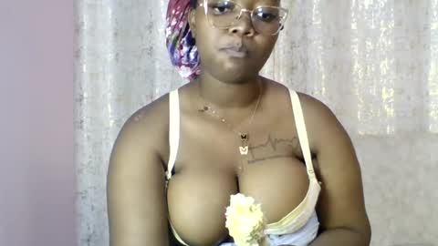 Snapshot of sexy_helle chatting on July 2026 05:01:02 PM sexy_helle online show from July 2026 05:01:02 PM