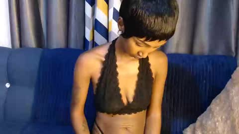 Snapshot of sexy_larisa chatting on December 2024 11:01:02 PM larisa online show from December 2024 11:01:02 PM