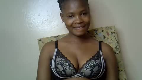 Molyne online show from April 2026 11:52:02 PM