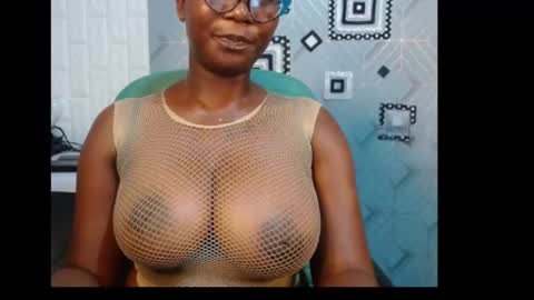 Snapshot of sexy_pearl12 chatting on January 2025 12:55:01 PM zoe online show from January 2025 12:55:01 PM