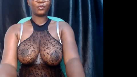 Snapshot of sexy_pearl12 chatting on March 2025 06:55:01 PM zoe online show from March 2025 06:55:01 PM