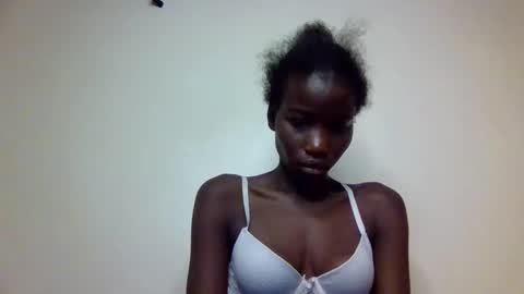 Snapshot of sexy_petittie chatting on October 2025 03:04:01 AM sexy_petittie online show from October 2025 03:04:01 AM