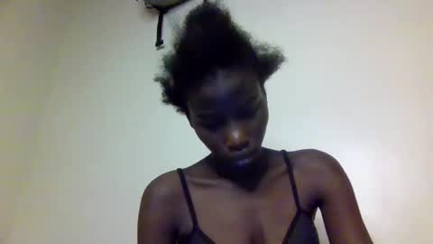 Snapshot of sexy_petittie chatting on October 2025 02:43:02 AM sexy_petittie online show from October 2025 02:43:02 AM