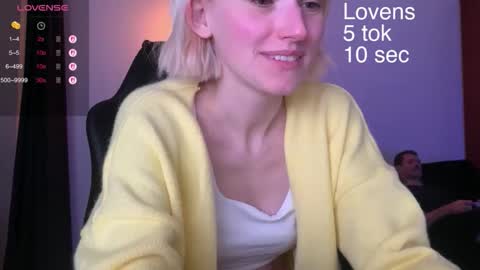 Snapshot of sexy_sweets chatting on September 2025 10:20:01 PM Sexy-Sweets online show from September 2025 10:20:01 PM