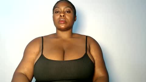 Luna online show from November 2025 11:16:02 PM