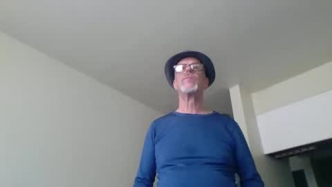 Snapshot of sexy_white_daddy chatting on March 2025 10:43:02 PM Daddy online show from March 2025 10:43:02 PM
