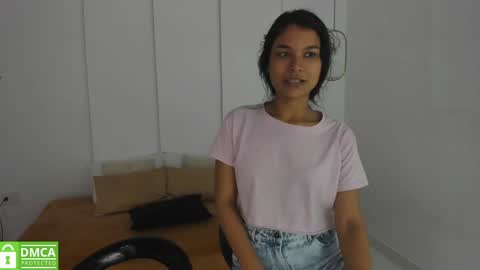 Snapshot of sexychanell_18 chatting on January 2025 12:46:02 PM chanell and yina online show from January 2025 12:46:02 PM