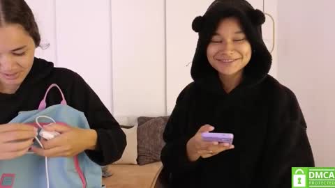 chanell and yina online show from October 2025 01:23:02 PM