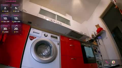 Snapshot of sexydea chatting on January 2025 10:00:02 AM XDA online show from January 2025 10:00:02 AM