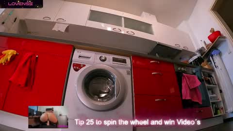 Snapshot of sexydea chatting on February 2025 12:06:02 PM XDA online show from February 2025 12:06:02 PM