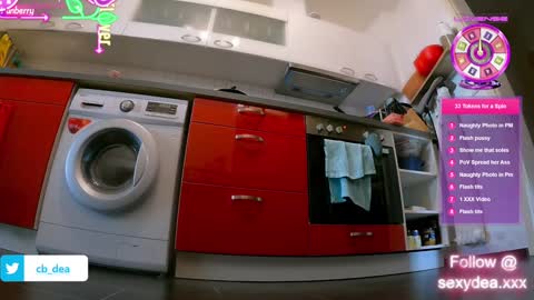 Snapshot of sexydea chatting on October 2025 12:50:02 PM XDA online show from October 2025 12:50:02 PM