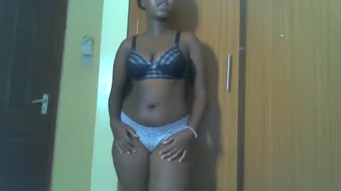 Snapshot of sexydolly16 chatting on June 2026 07:14:02 PM davina online show from June 2026 07:14:02 PM