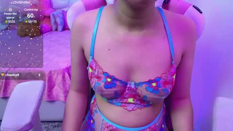 Snapshot of sexyislive chatting on February 2025 09:07:02 PM sexyislive online show from February 2025 09:07:02 PM