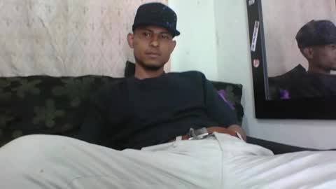 Snapshot of sexyleon69 chatting on May 2026 06:18:01 AM Sexy leon online show from May 2026 06:18:01 AM