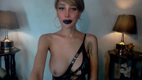 Snapshot of sexylusty2258 chatting on May 2026 03:01:02 AM Queen Sofia online show from May 2026 03:01:02 AM