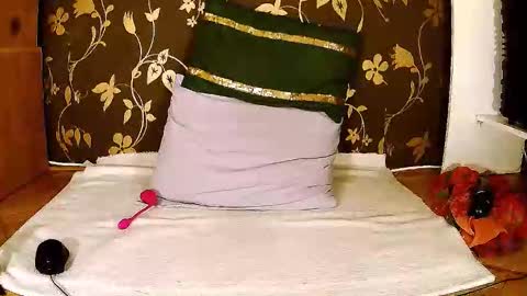 Snapshot of sexymayagold chatting on October 2025 06:36:01 AM Squirty Maya Gold online show from October 2025 06:36:01 AM