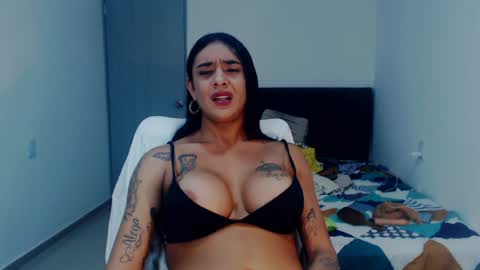 Snapshot of sexynatalia25 chatting on December 2024 12:34:02 AM Natalia Duran online show from December 2024 12:34:02 AM