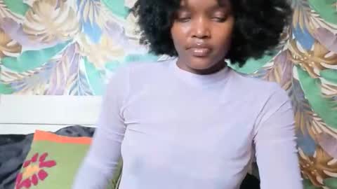 Snapshot of sexypetite_lee chatting on February 2026 01:51:01 PM Lee online show from February 2026 01:51:01 PM