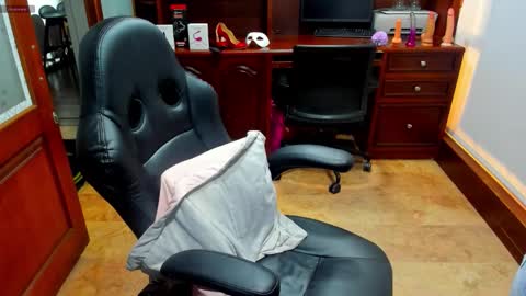 R A C H E L online show from November 2025 12:07:02 PM