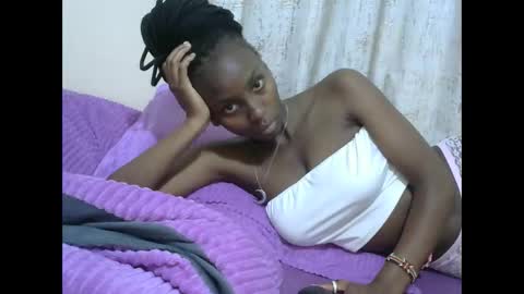 Snapshot of sexytinyy chatting on February 2026 10:35:01 PM maria online show from February 2026 10:35:01 PM