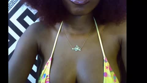 Snapshot of sezy_petite chatting on October 2025 10:39:01 PM Wealth online show from October 2025 10:39:01 PM