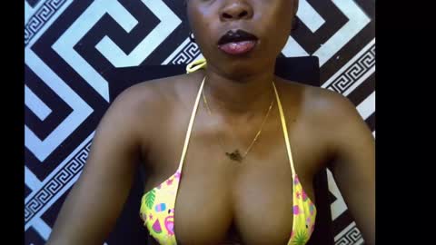 Snapshot of sezy_petite chatting on October 2025 08:25:01 AM Wealth online show from October 2025 08:25:01 AM
