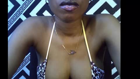 Snapshot of sezy_petite chatting on October 2025 07:38:01 PM Wealth online show from October 2025 07:38:01 PM